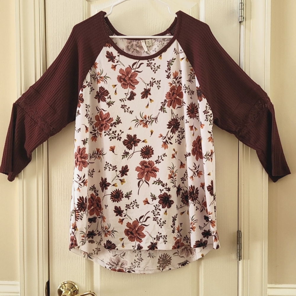 Women's Cato Floral top size XL